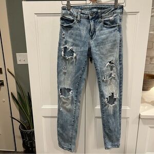 American Eagle Destroyed Light Wash Skinny Jeans 28x30